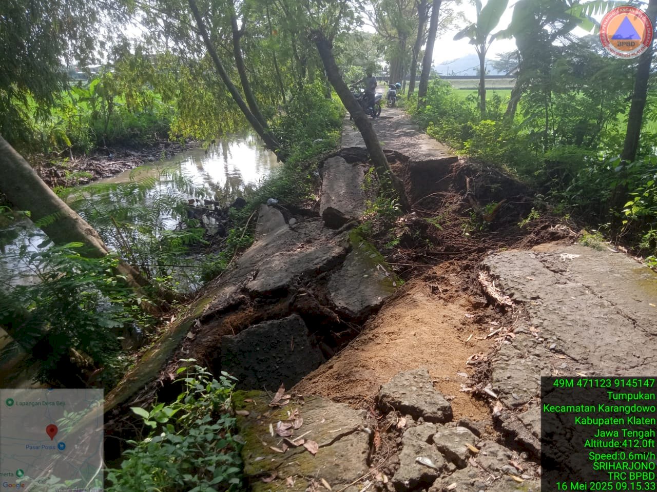 Talud Sungai dan Jalan Longsor Tak Kuat Tahan Luapan Air Sungai di Karangdowo