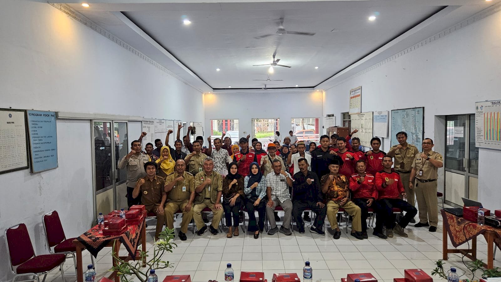 Sosialisasi Komunikasi, Informasi, dan Edukasi (KIE) Rawan Bencana di desa Krajan, Kalikotes