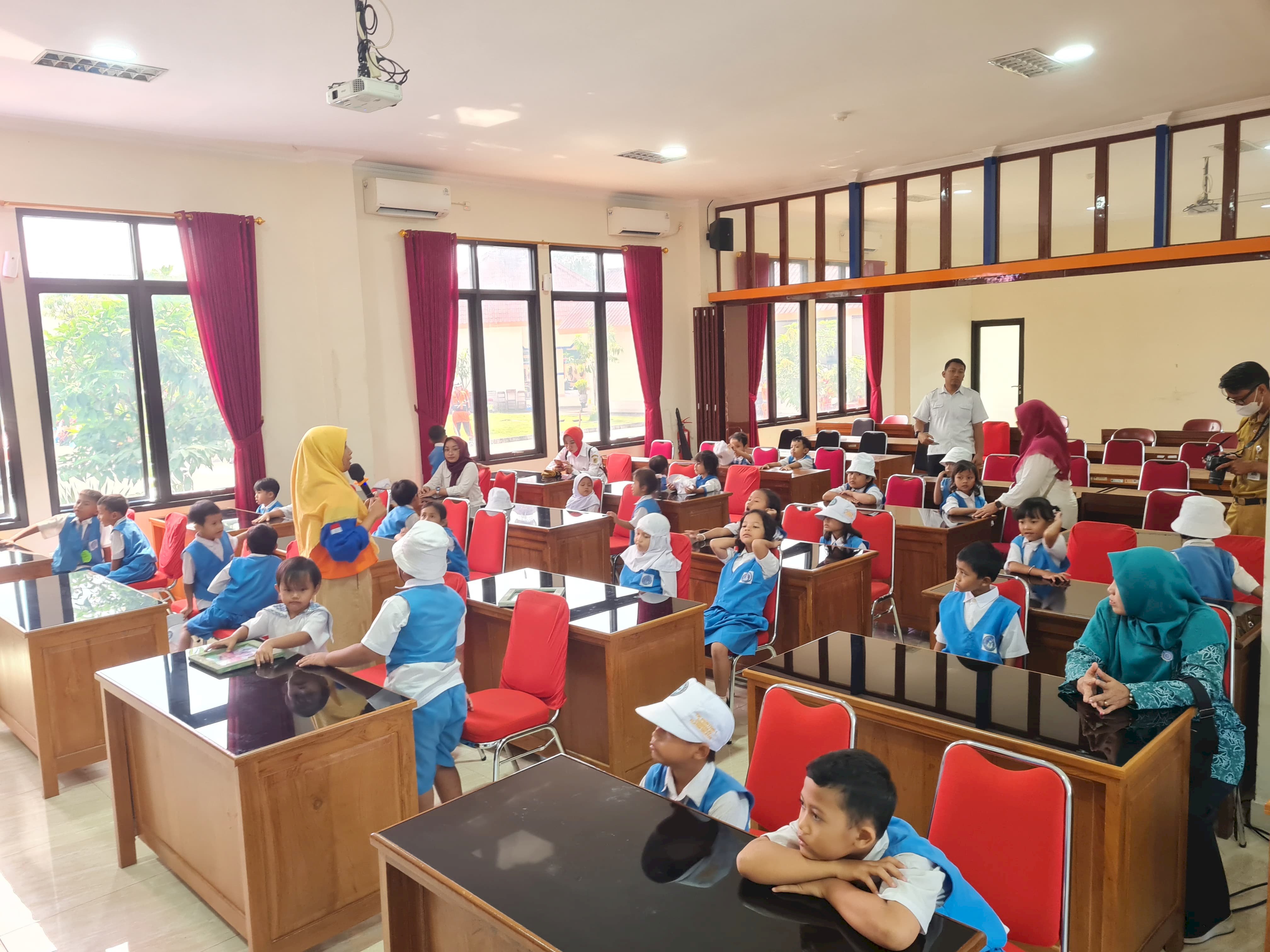 Kunjungan Bus Bejanaku dan Bunda Literasi ke BPBD Kabupaten Klaten