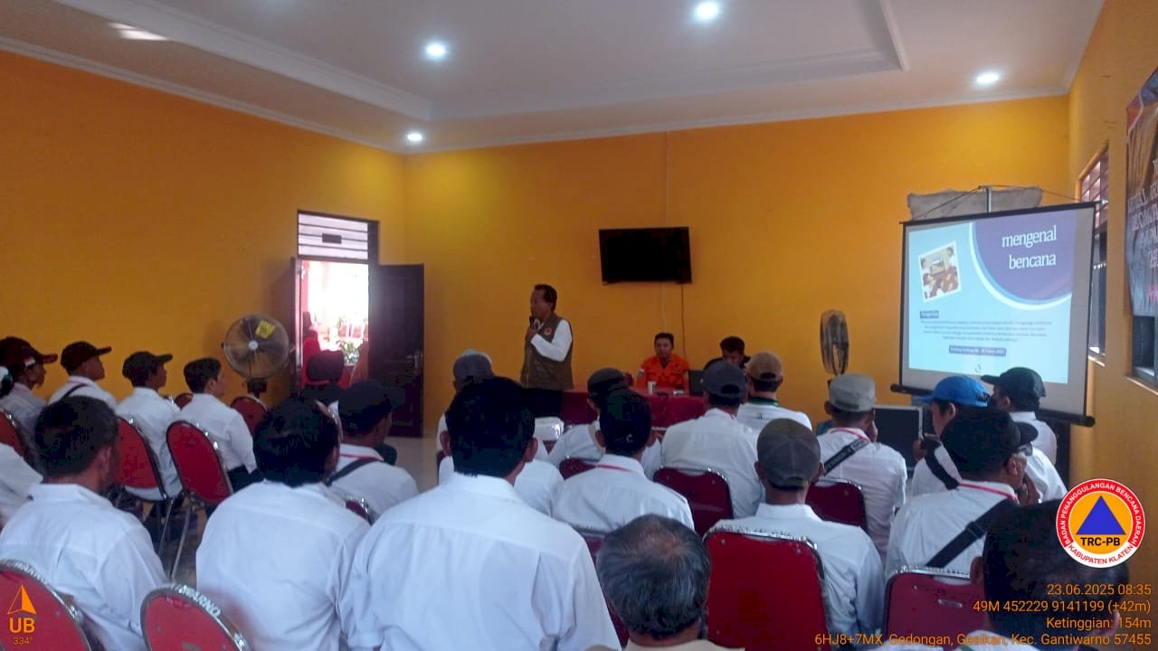 Menjadi Narasumber dalam Giat Pengukuhan dan Pelatihan TRC (Tim Reaksi Cepat) Kecamatan Gantiwarno