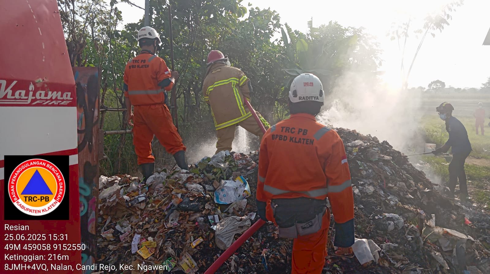 Kebakaran Tumpukan Sampah di TPS 3R di desa Candirejo, kecamatan Ngawen