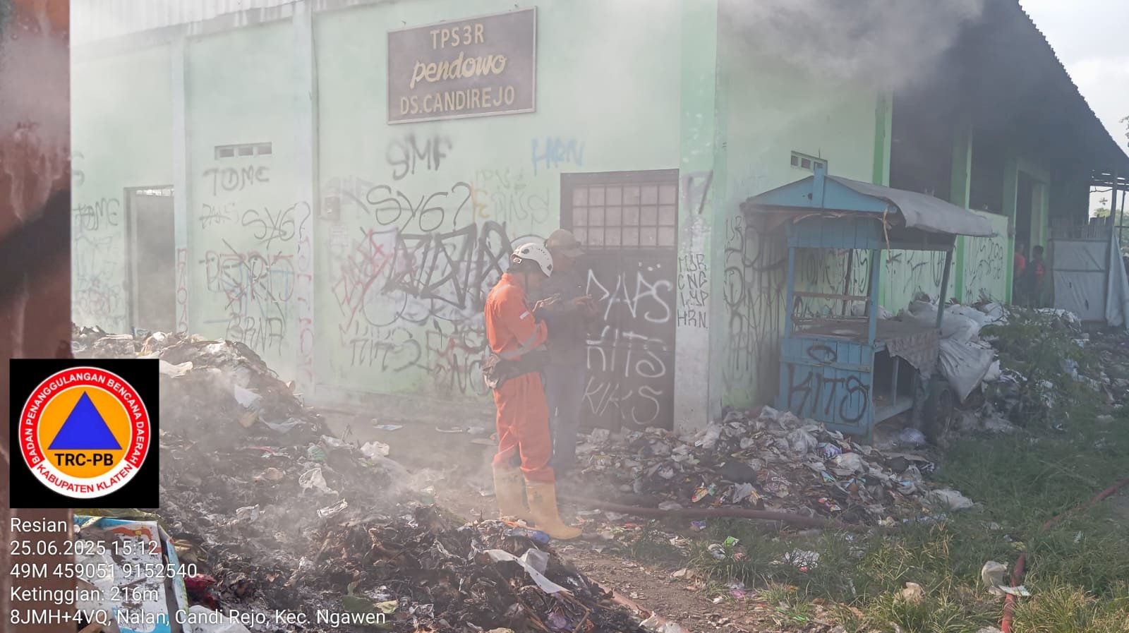 Kebakaran Tumpukan Sampah di TPS 3R di desa Candirejo, kecamatan Ngawen