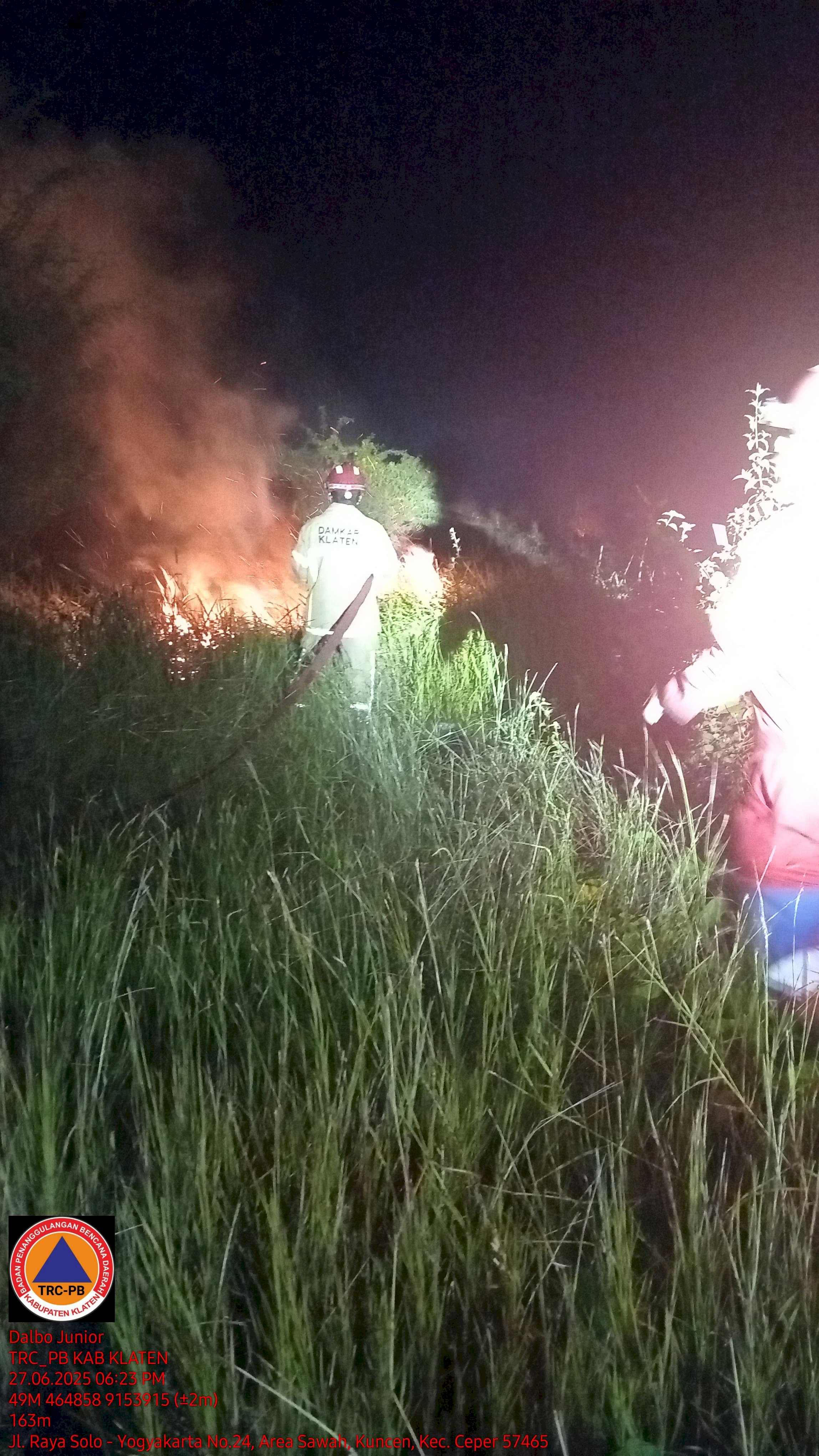 Kebakaran Lahan seluas ±2000m² Akibat Pembakaran Sampah Tidak Terkontrol di desa Kuncen, kecamatan Ceper