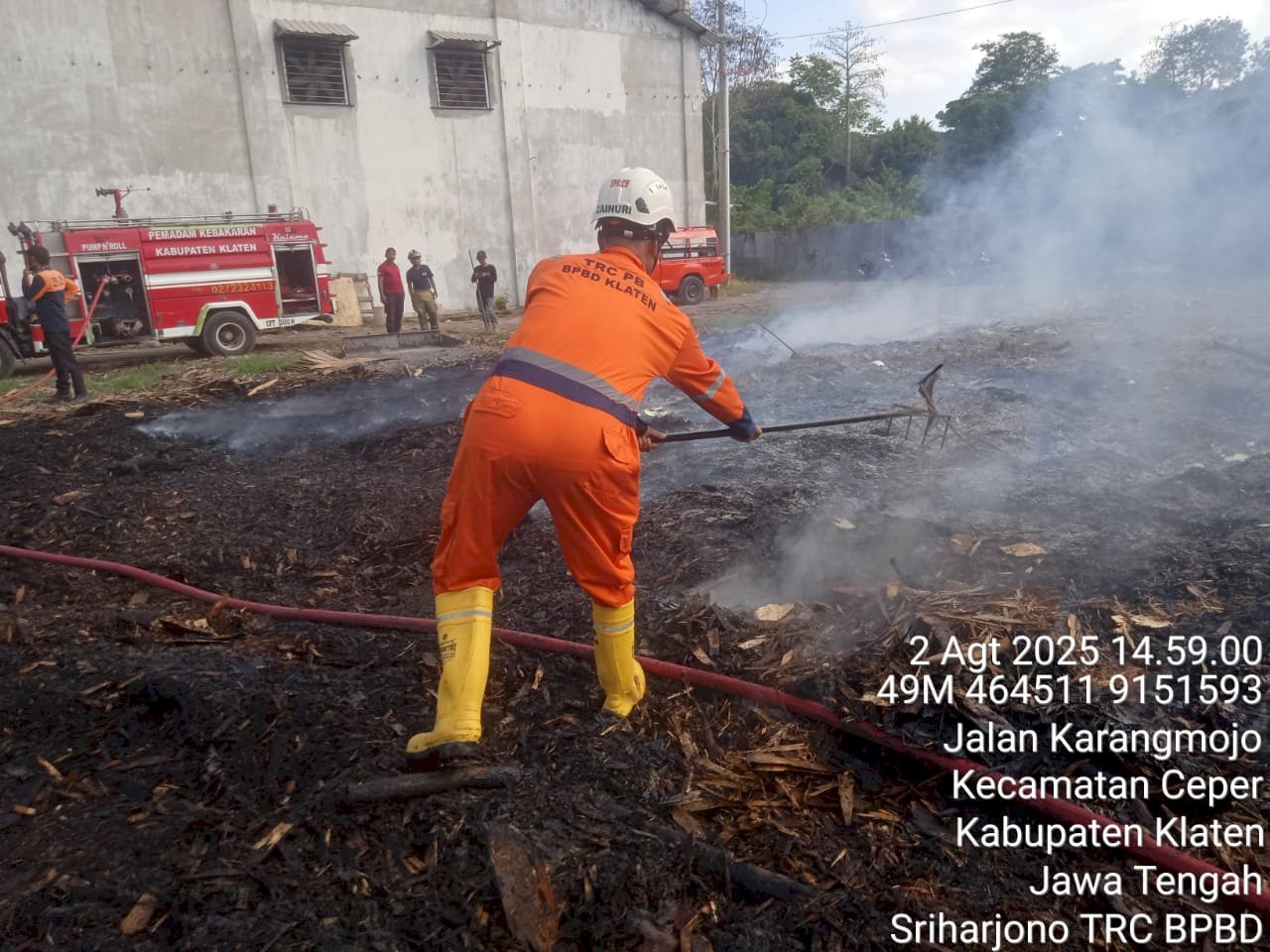 Kebakaran Limbah Kayu Triplek di Desa Ceper, Kecamatan Ceper
