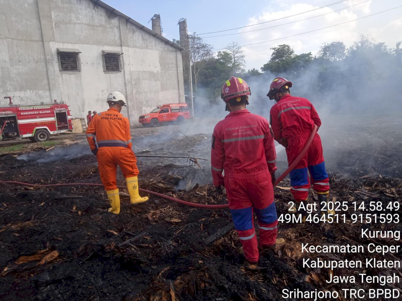 Kebakaran Limbah Kayu Triplek di Desa Ceper, Kecamatan Ceper