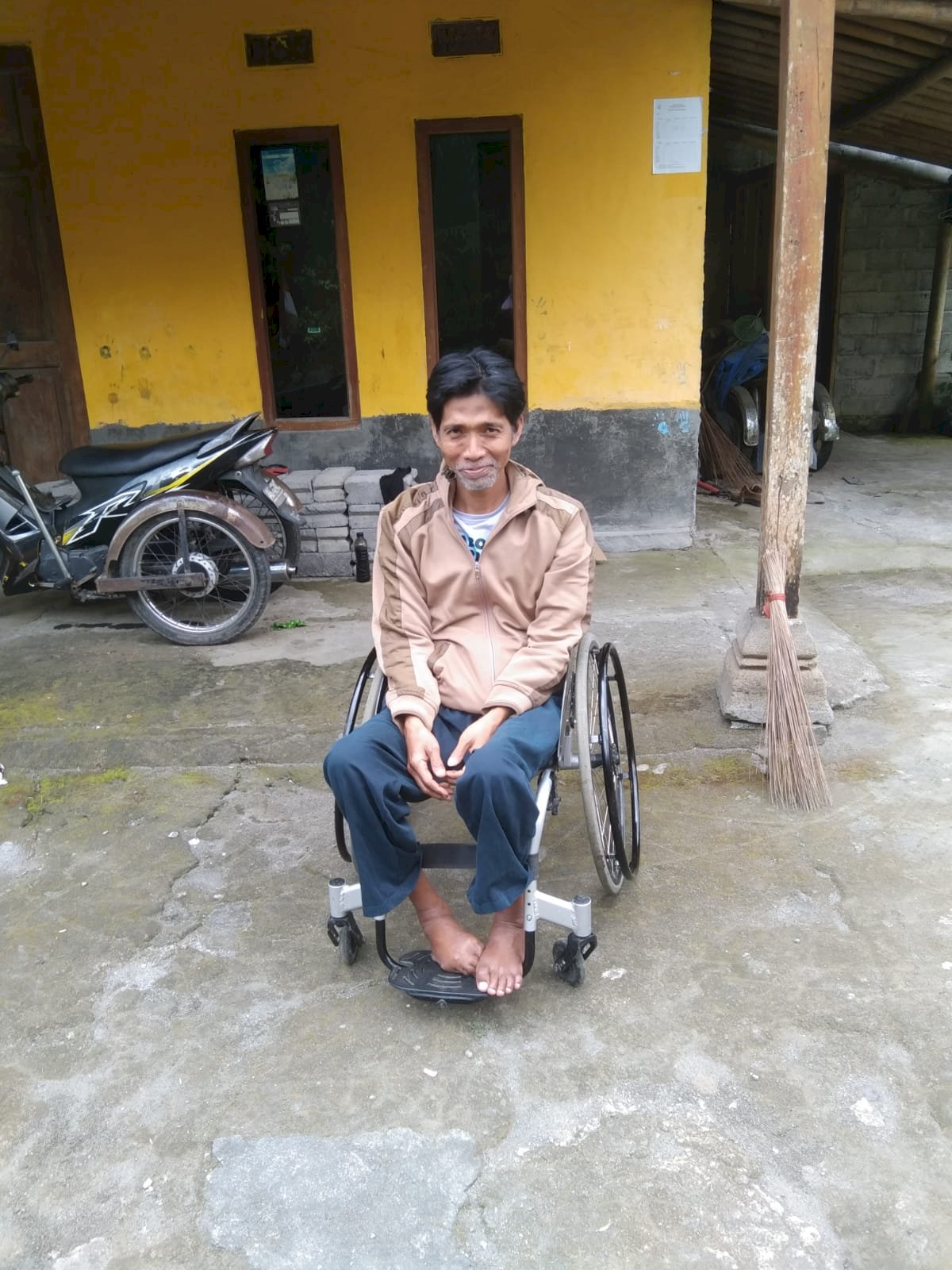 Distribusi Air Bersih ke Rumah Penyandang Disabilitas di Kecamatan Kemalang, Kabupaten Klaten