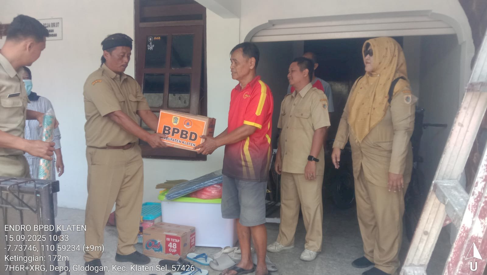 Distribusi Bantuan Logistik Kepada Korban Kebakaran Rumah Di Perumahan Glodogan Indah, Kecamatan Klaten Selatan.