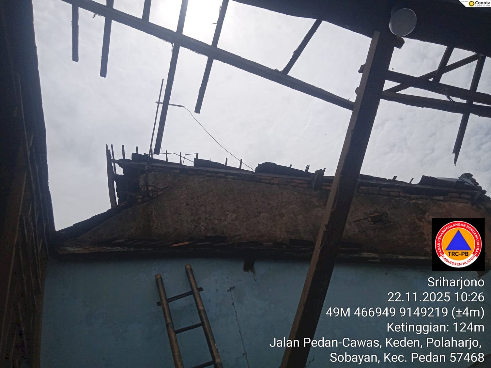 Karena Lapuk, Atap Rumah Warga di Desa Keden Kecamatan Pedan Roboh