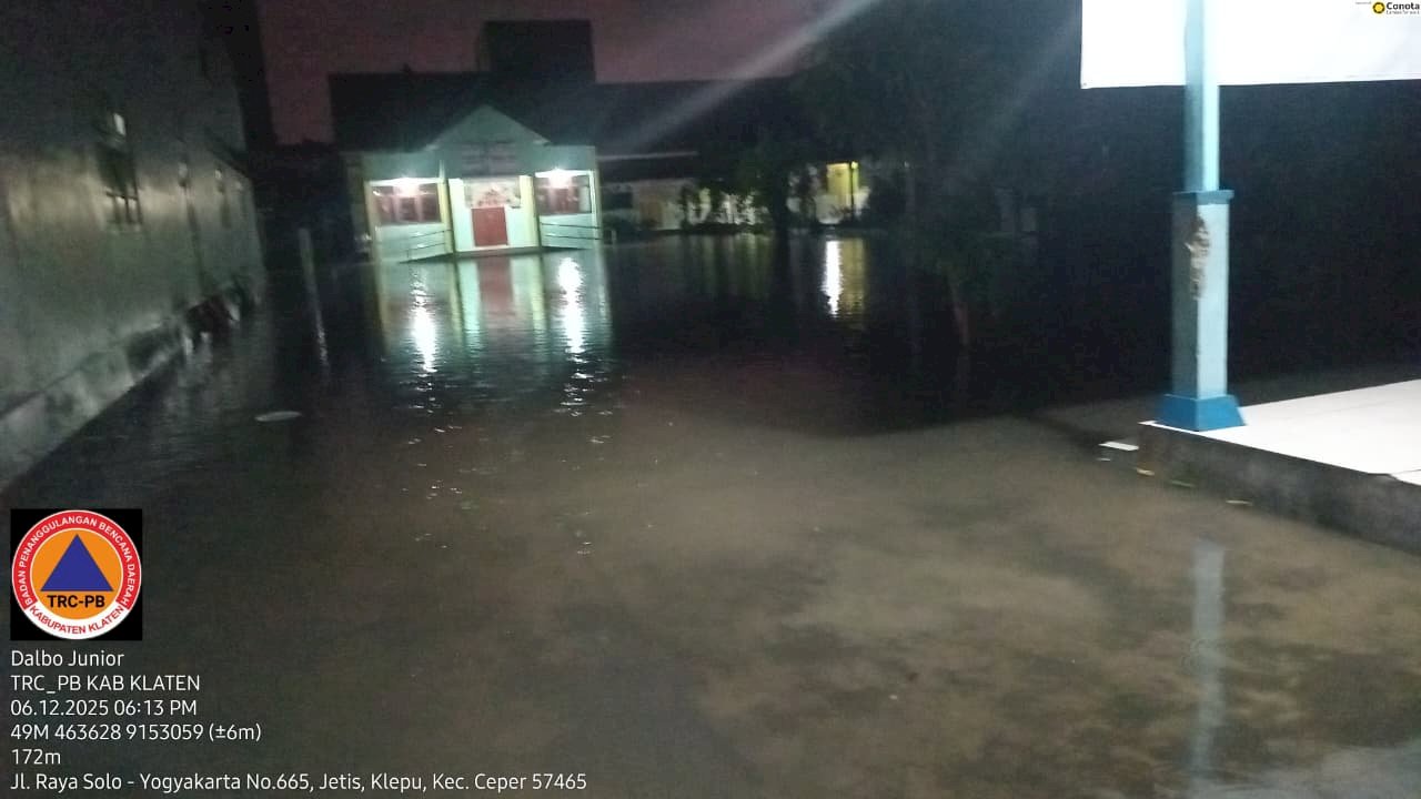 Luapan Air Genangi Akses Jalan di Desa Klepu, Kecamatan Ceper