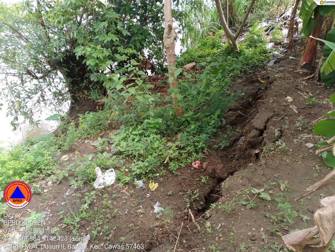 Tanggul Sungai Desa Bawak Ambles Gegara Hujan Deras