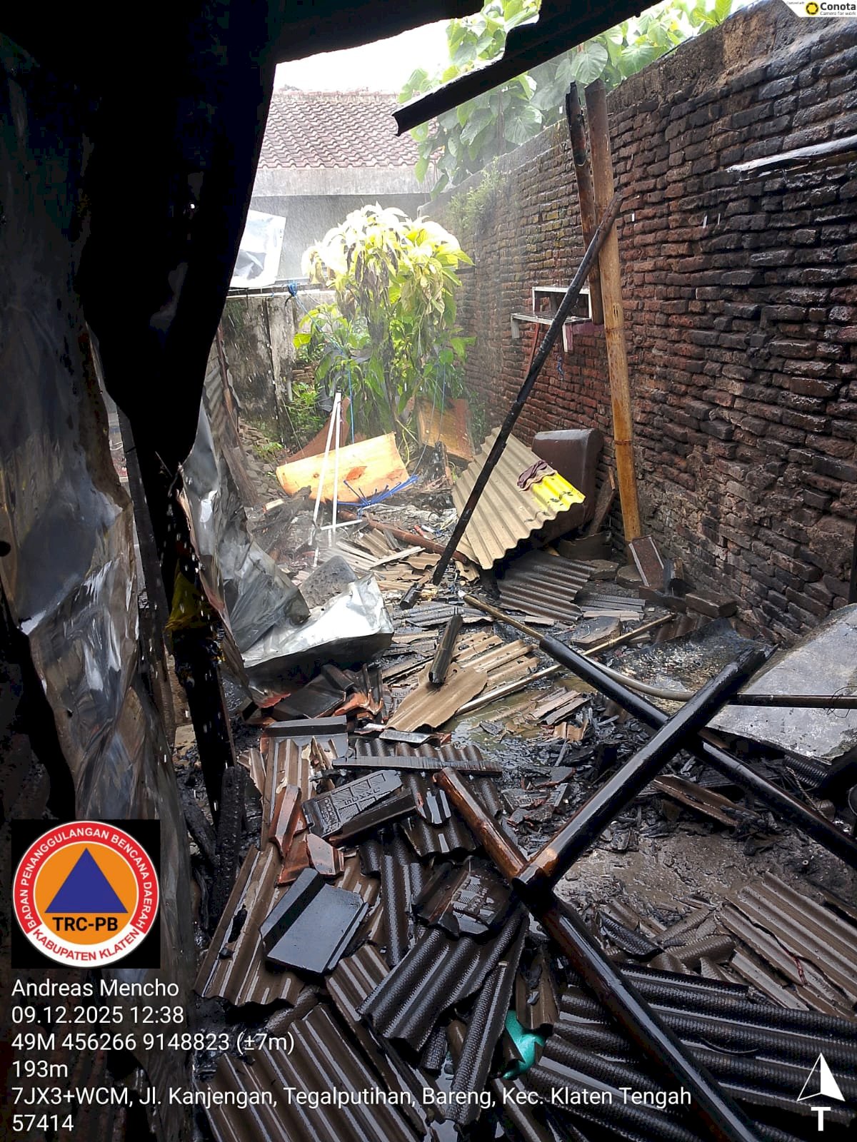 Kebakaran Rumah Di Kelurahan Bareng, Klaten Tengah. Penyebab Belum Diketahui