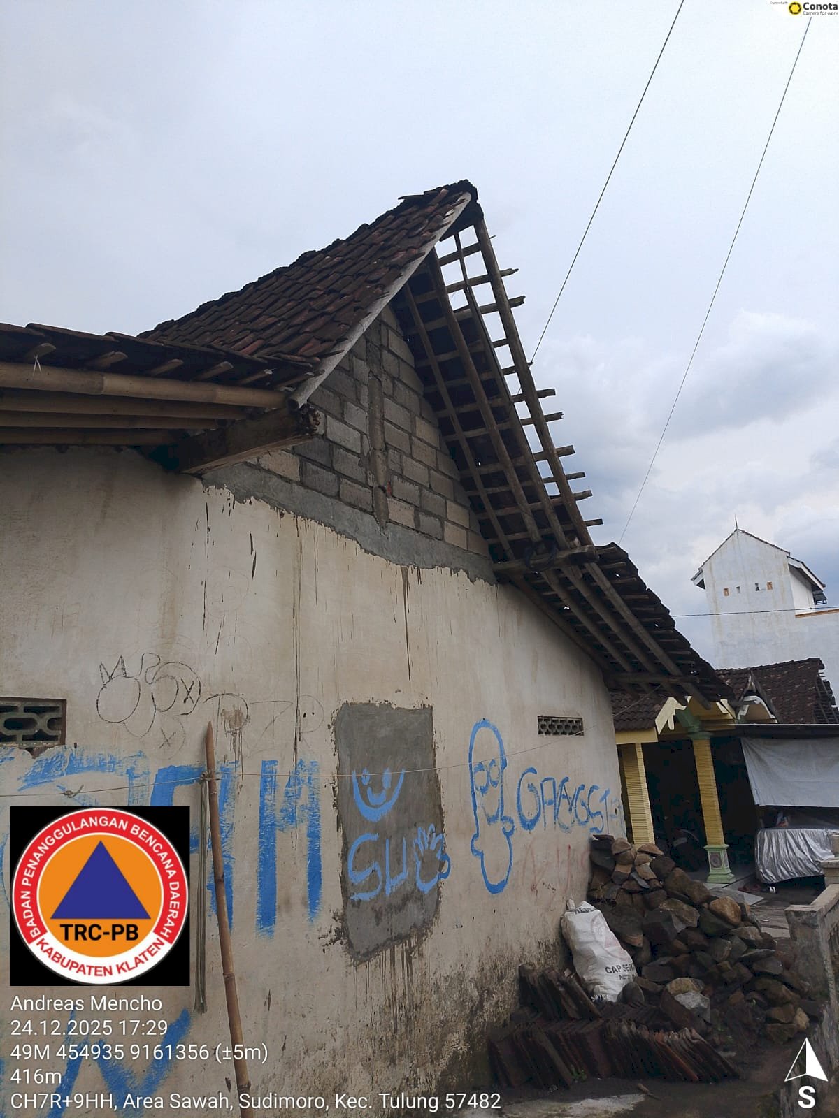 Hujan Deras Disertai Angin Kencang di Kecamatan Tulung, 2 Desa Terdampak