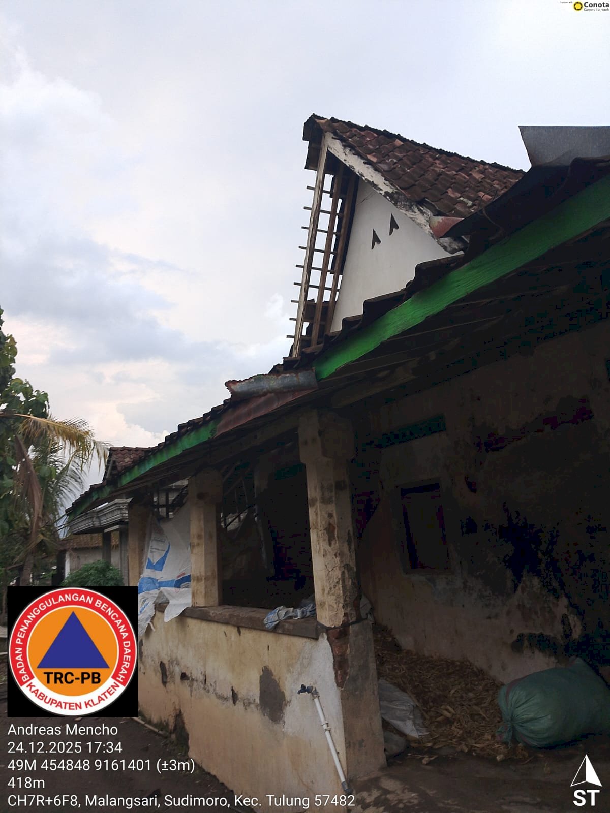 Hujan Deras Disertai Angin Kencang di Kecamatan Tulung, 2 Desa Terdampak