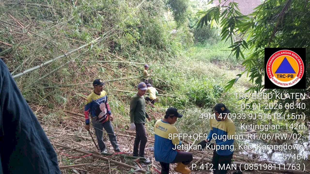 Giat Gotong Royong Pembersihan Rumpun Bambu Roboh di Desa Kupang, Kecamatan Karangdowo