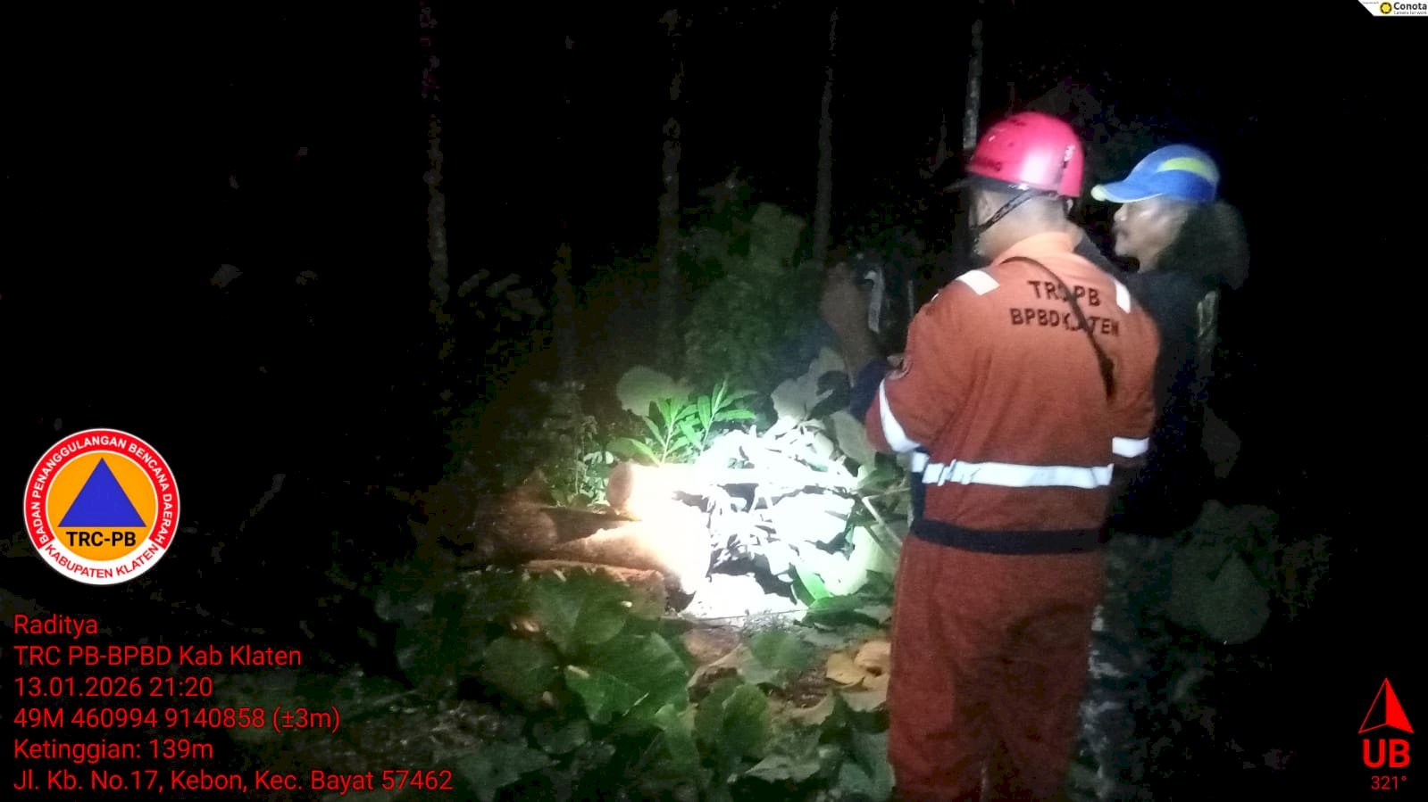 Penanganan Pohon Tumbang di Tiga Desa, Kecamatan Bayat. Akibat Hujan dengan Intensitas Lebat Disertai Angin Kencang