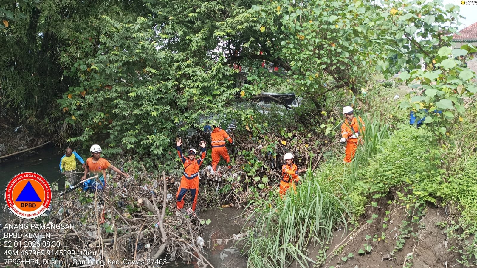 Gotong Royong Bersih Kali Cino Desa Gombang, Kecamatan Cawas