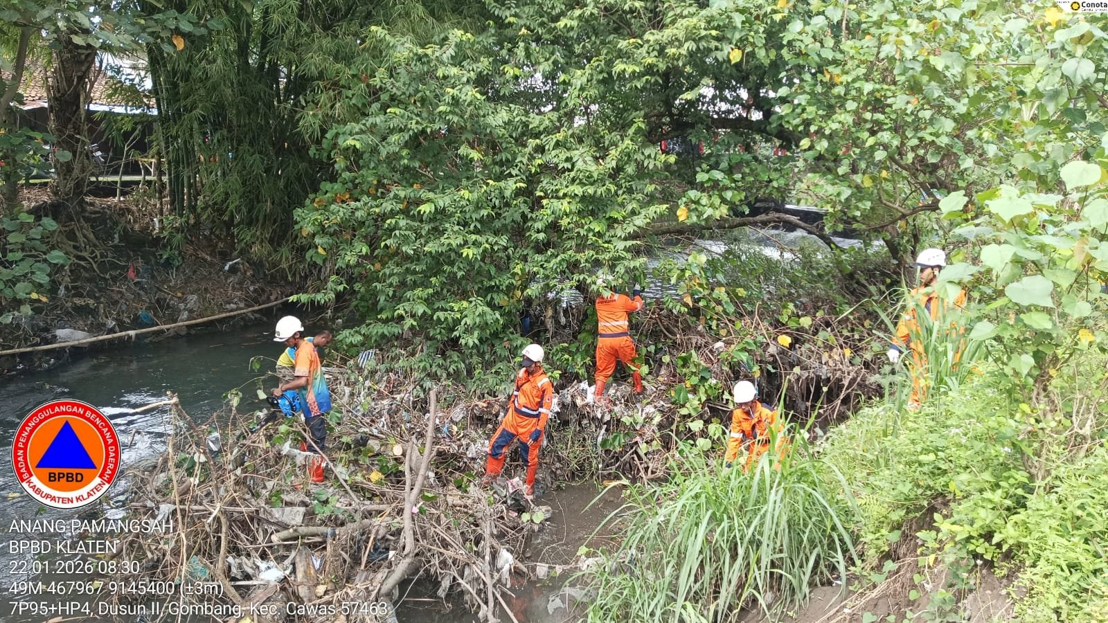 Gotong Royong Bersih Kali Cino Desa Gombang, Kecamatan Cawas