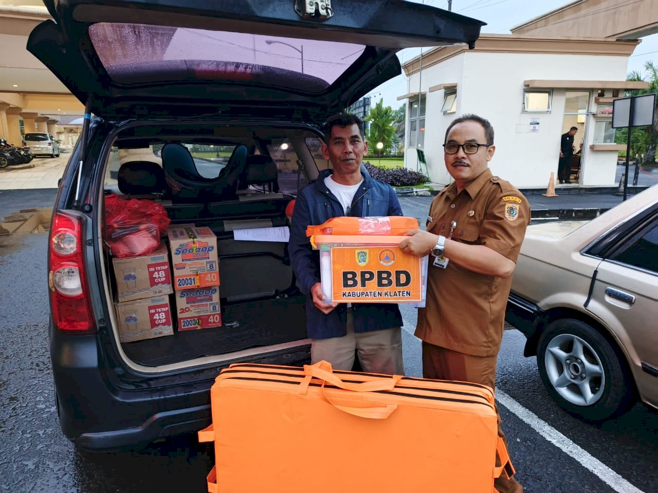 Respon Korban Gempa dan Penyerahan Bantuan Logistik di Desa Kadibolo, Kecamatan Wedi