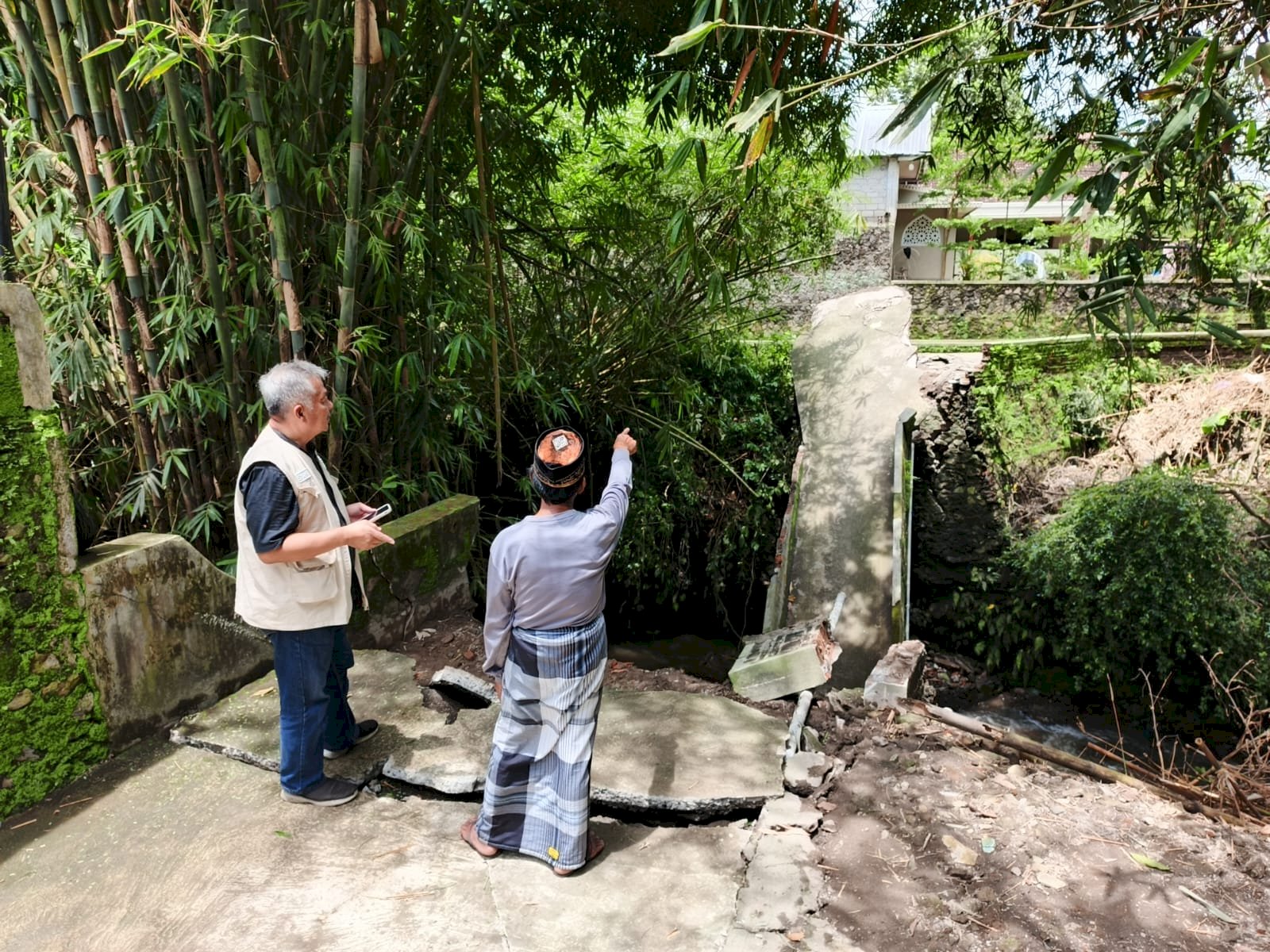 Cek Jembatan Ambruk di Desa Gumul, Kecamatan Karangnongko