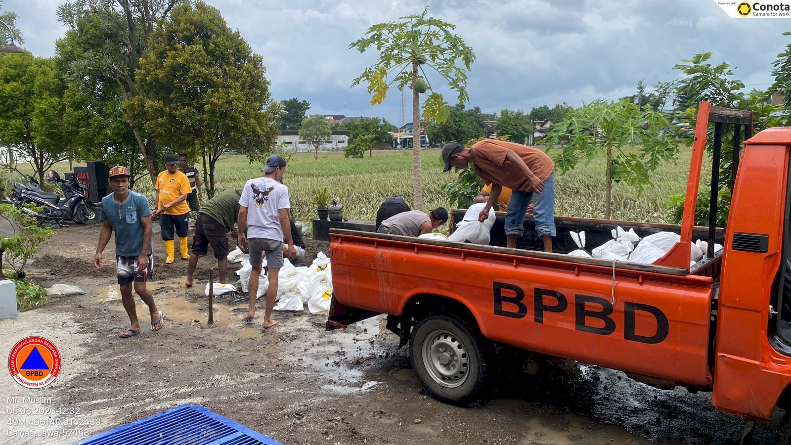Gotong Royong Perbaikan Tanggul Jebol di Desa Bawak dan Japanan, Kecamatan Cawas