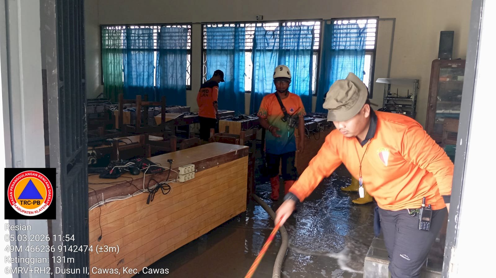 Pembersihan Sekolah Pasca Banjir di Desa Cawas, Kecamatan Cawas