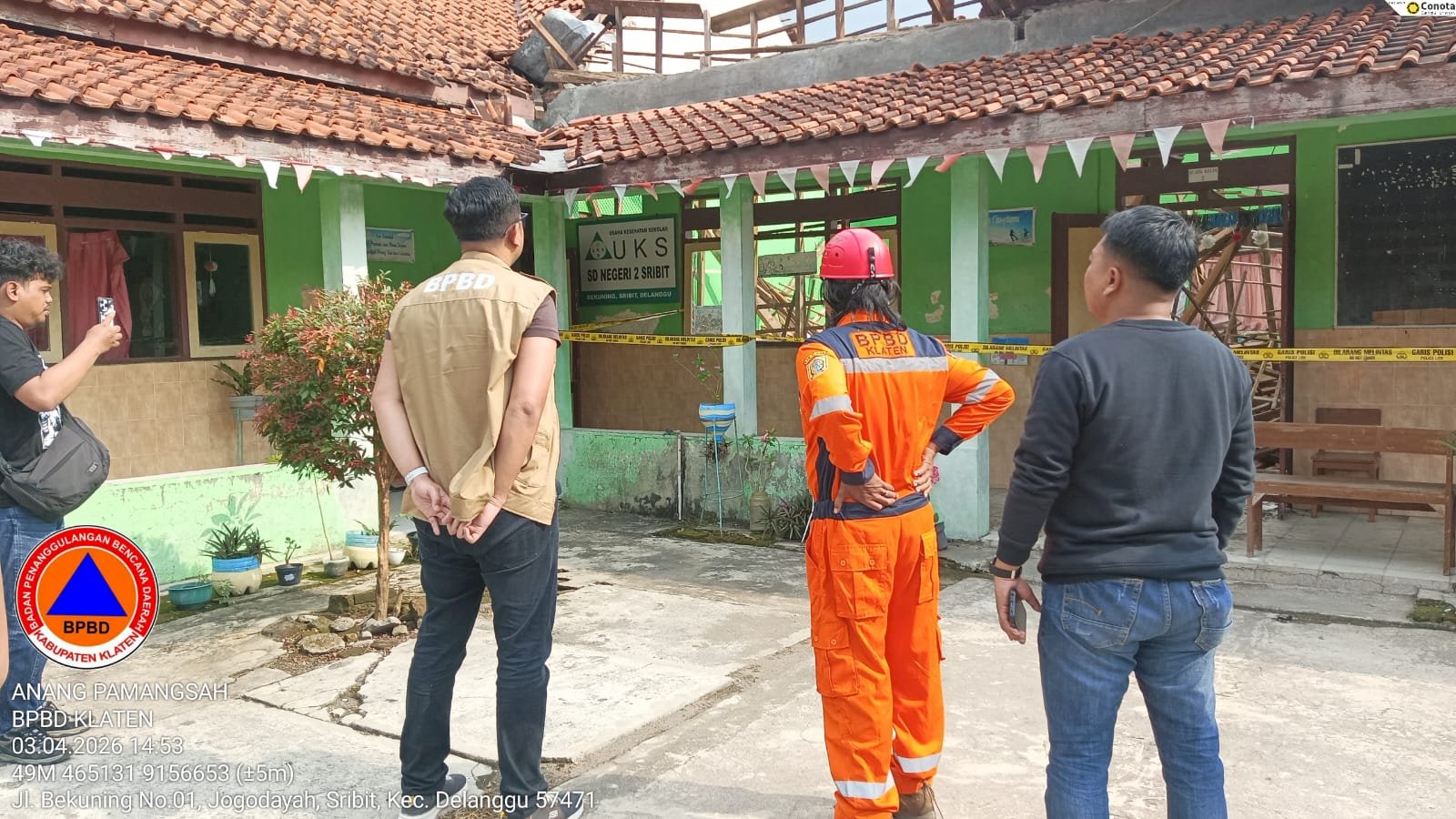 Atap Sekolah Roboh, Bupati Klaten Tinjau Lokasi Pastikan Gerak Cepat Penanganan