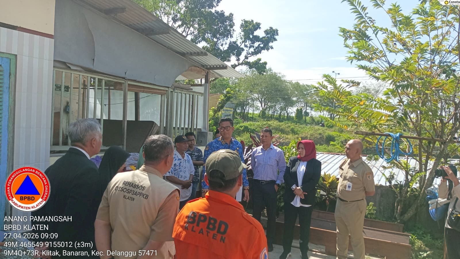 Bupati Klaten Tinjau Atap Rumah Roboh di Desa Banaran, Kecamatan Delanggu