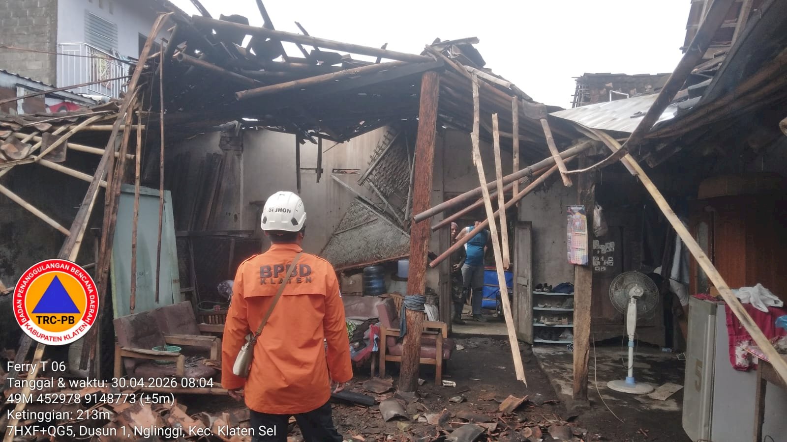 Assessment Atap Rumah Roboh di Desa Nglinggi, Kecamatan Klaten Selatan