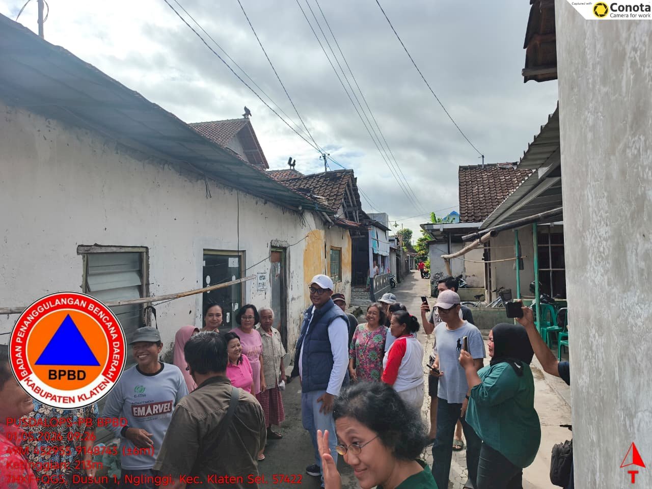 Bupati Klaten Tinjau Atap Rumah Roboh dan Memberikan Bantuan di Desa Nglinggi, Kecamatan Klaten Selatan