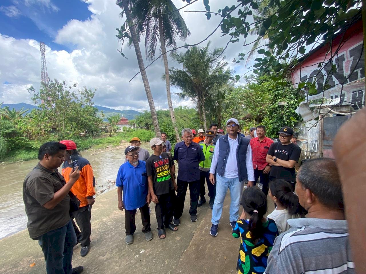 Bupati Klaten Tinjau Tanggul Longsor di Desa Paseban, Kecamatan Bayat