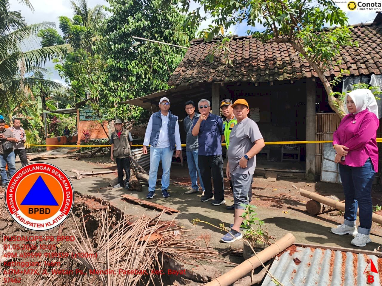 Bupati Klaten Tinjau Tanggul Longsor di Desa Paseban, Kecamatan Bayat