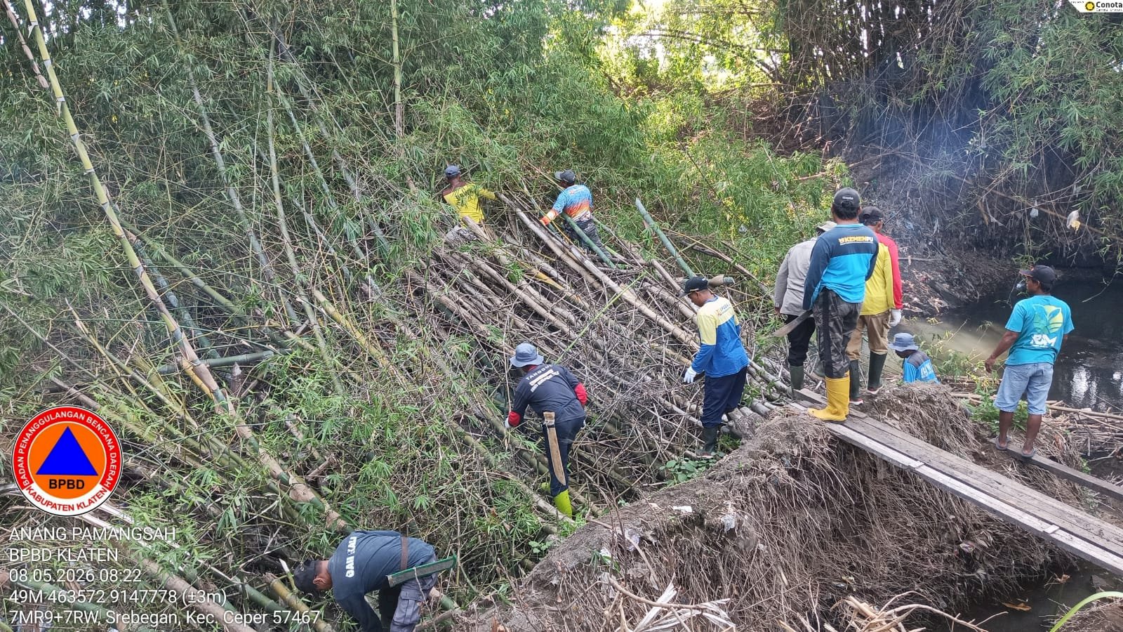 Gotong Royong Pembersihan Rumpun Bambu di Kali Cino, Desa Mireng, Kecamatan Trucuk