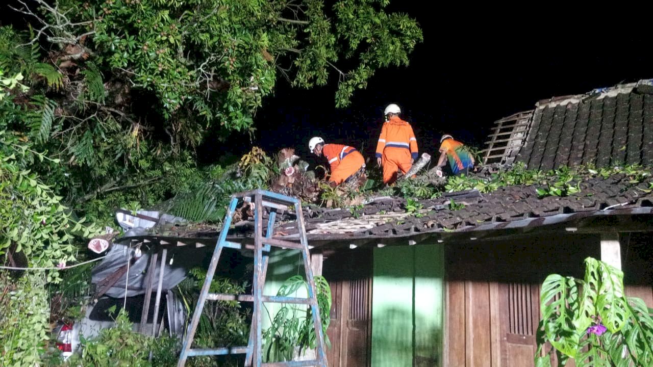 Respon Cepat Dampak Angin Kencang di Kecamatan Delanggu dan Polanharjo