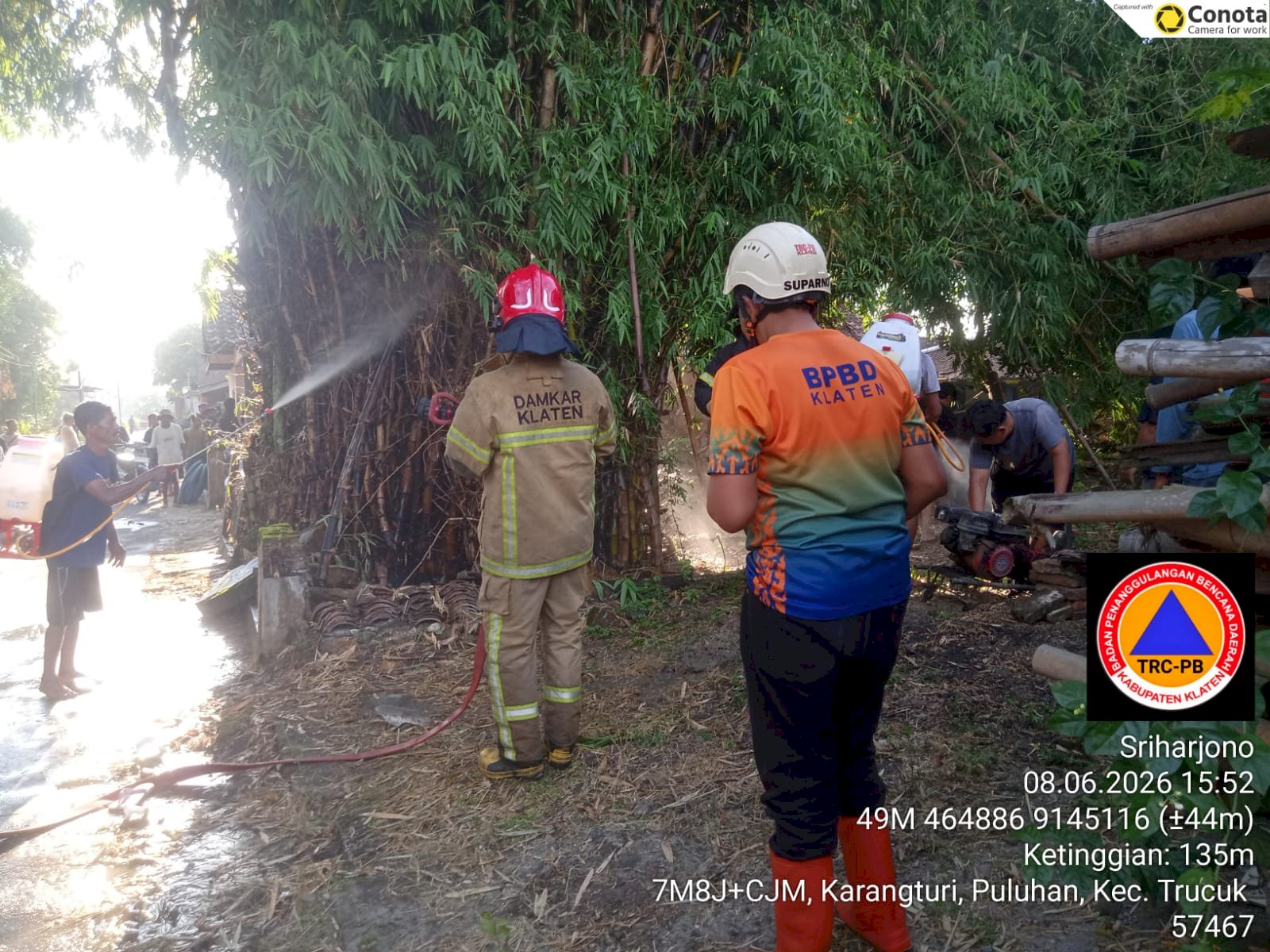 Respon Kebakaran Rumpun Bambu di Puluhan, Kecamatan Trucuk