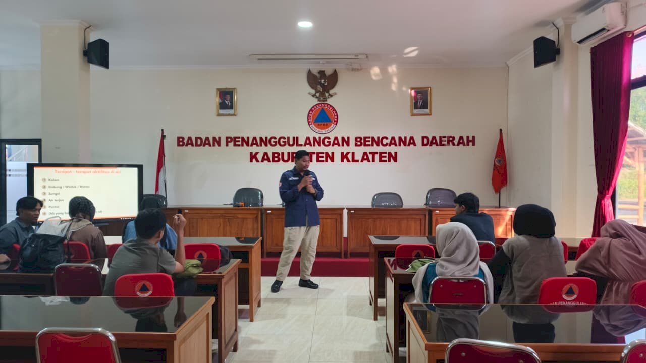 Penyampaian Materi Basic Water Rescue kepada Mahasiswa Magang Universitas Aisyiyah Surakarta