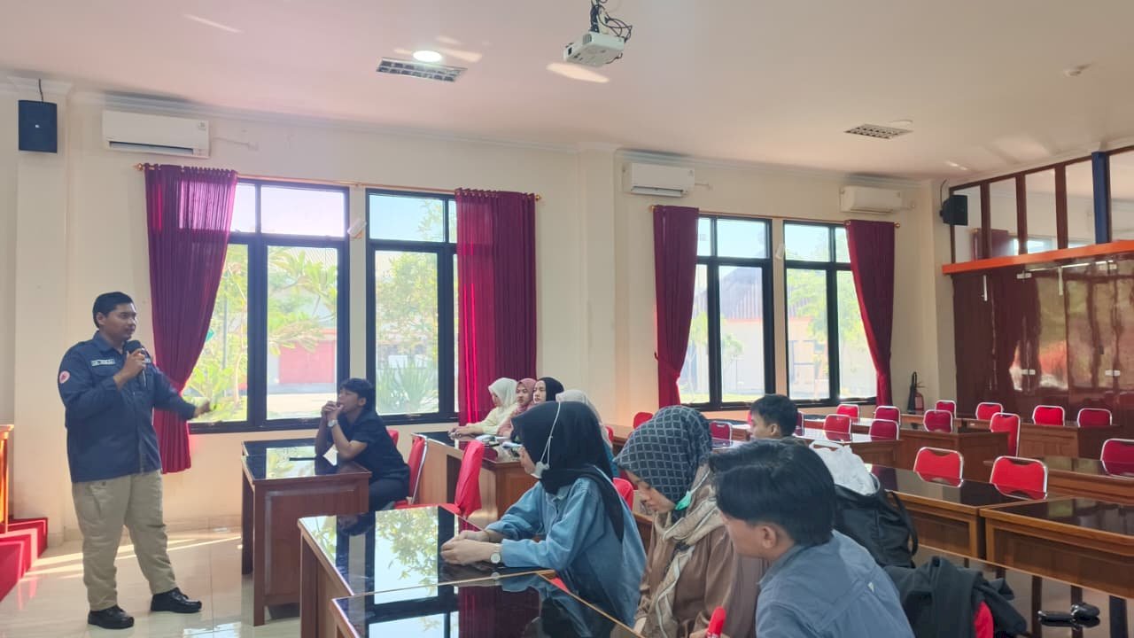 Penyampaian Materi Basic Water Rescue kepada Mahasiswa Magang Universitas Aisyiyah Surakarta