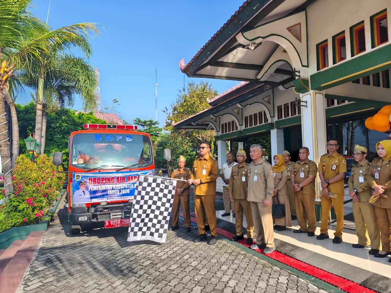 Bupati Klaten Lepas Droping Air Bersih ke Kecamatan Kemalang