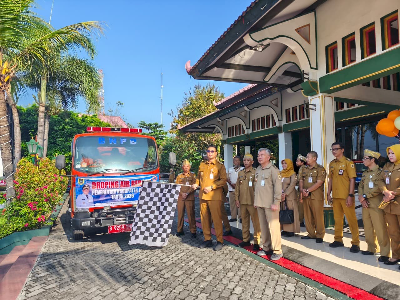 Bupati Klaten Lepas Droping Air Bersih ke Kecamatan Kemalang