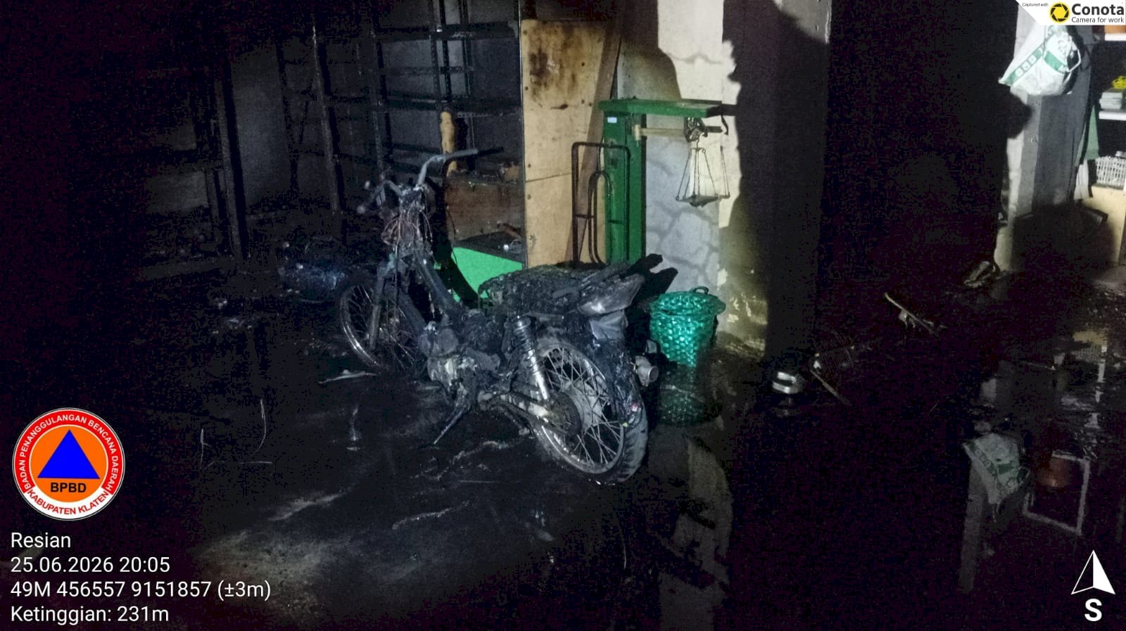 Upaya Pemadaman Kebakaran Gudang di Desa Kwaren, Kecamatan Ngawen