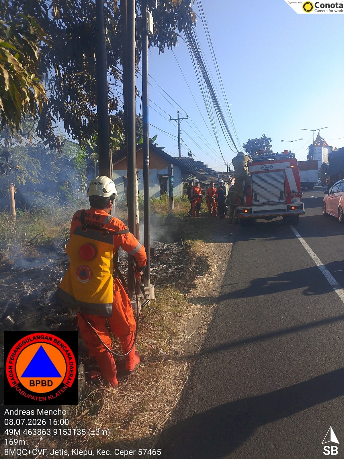 Kebakaran Lahan di Desa Klepu, Kecamatan Ceper, Akibat Pembakaran Sampah Yang Tidak Terkontrol