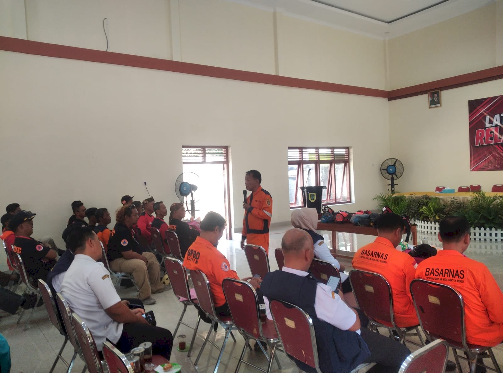Penyampaian Materi dalam Kegiatan Latihan Gabungan Relawan KENCANA Kecamatan di Dapil IV