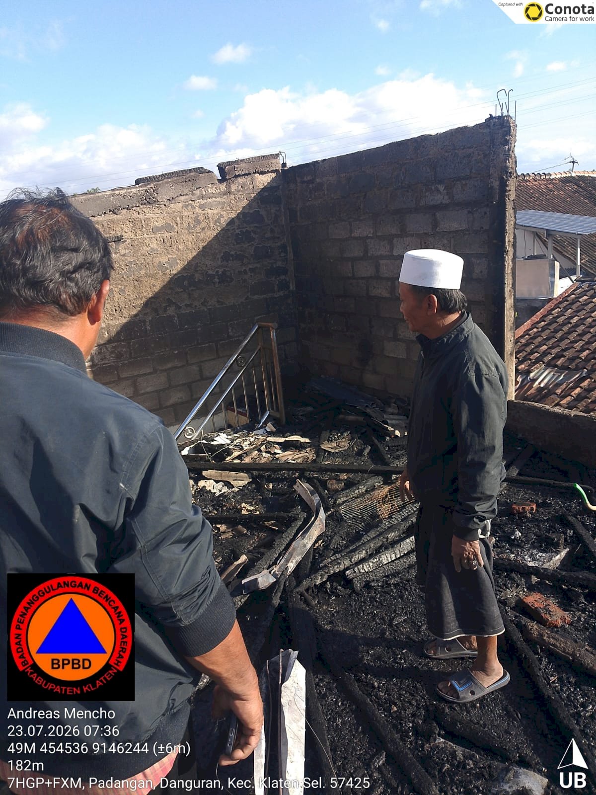 Penyerahan Bantuan Logistik Terdampak Kebakaran Rumah di Desa Danguran, Kecamatan Klaten Selatan