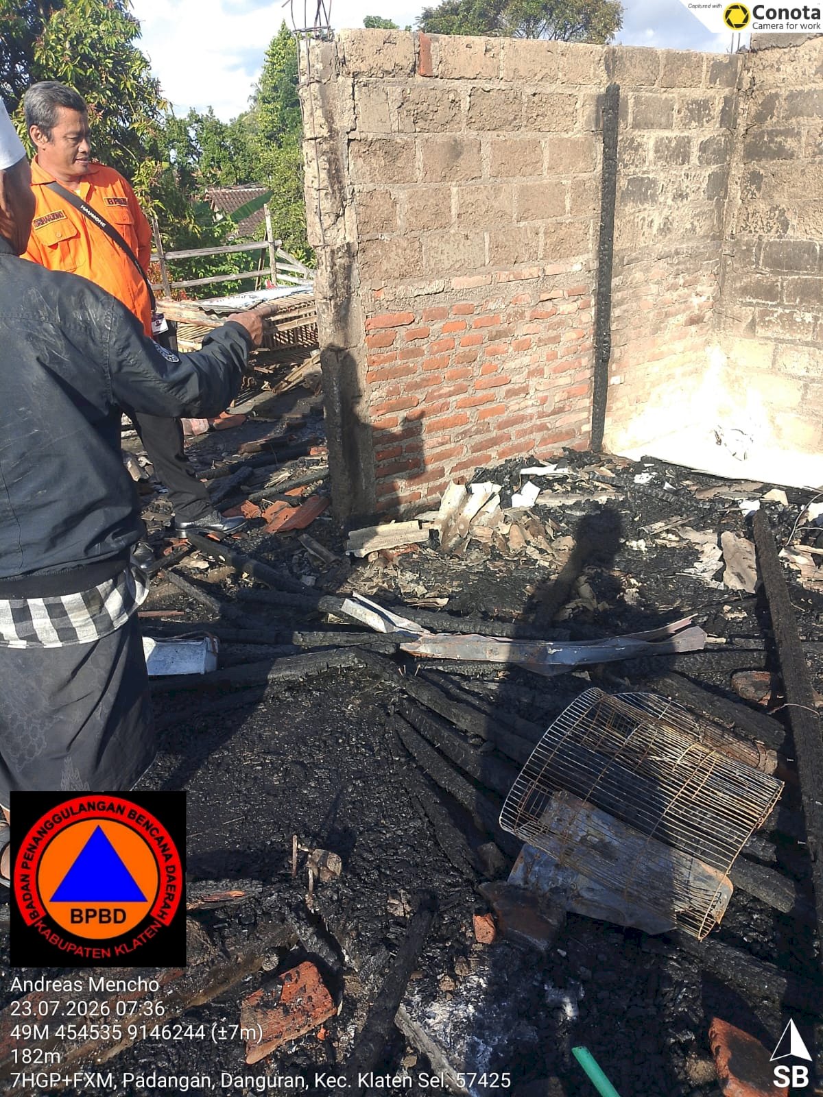 Penyerahan Bantuan Logistik Terdampak Kebakaran Rumah di Desa Danguran, Kecamatan Klaten Selatan