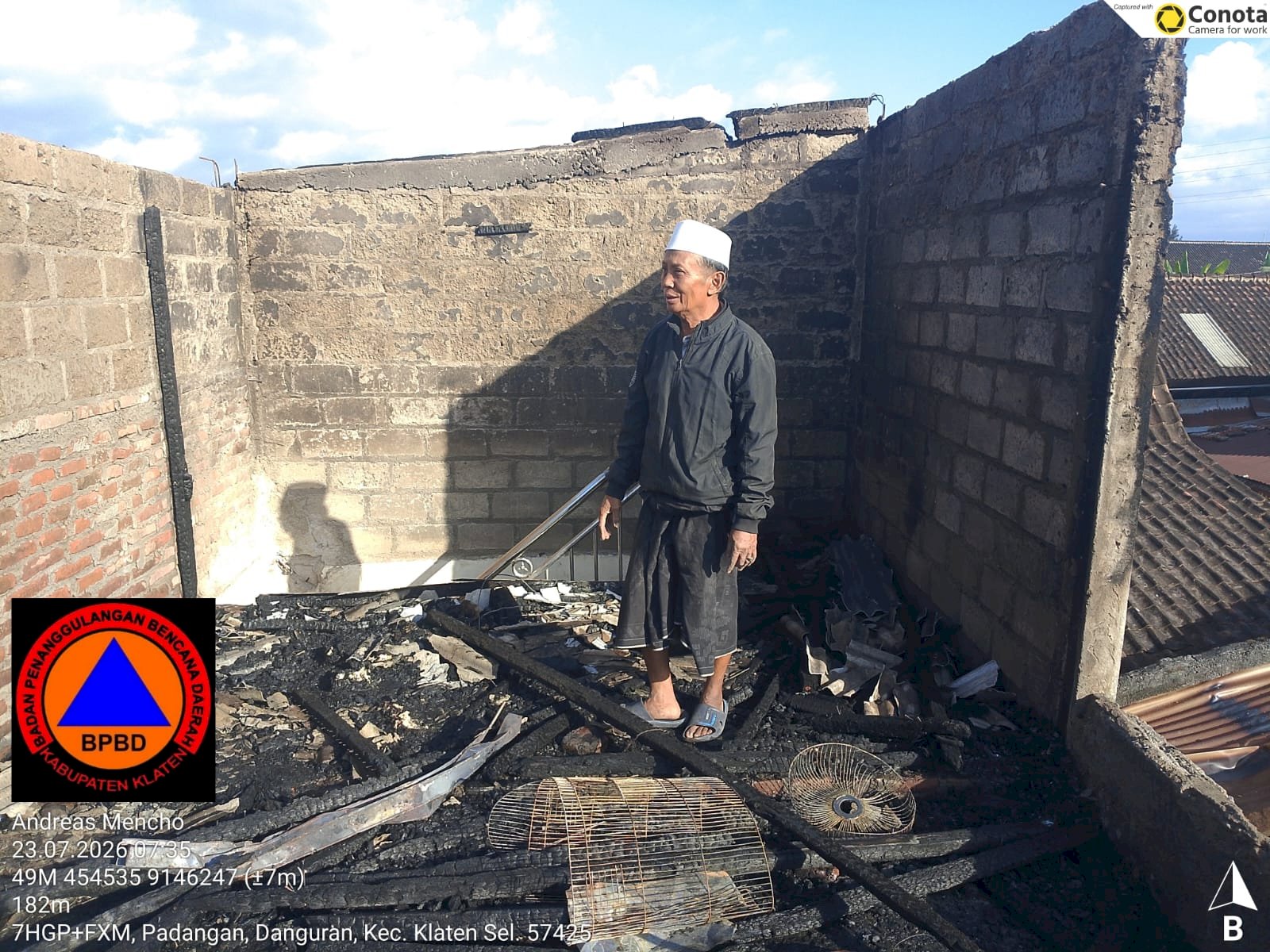 Penyerahan Bantuan Logistik Terdampak Kebakaran Rumah di Desa Danguran, Kecamatan Klaten Selatan