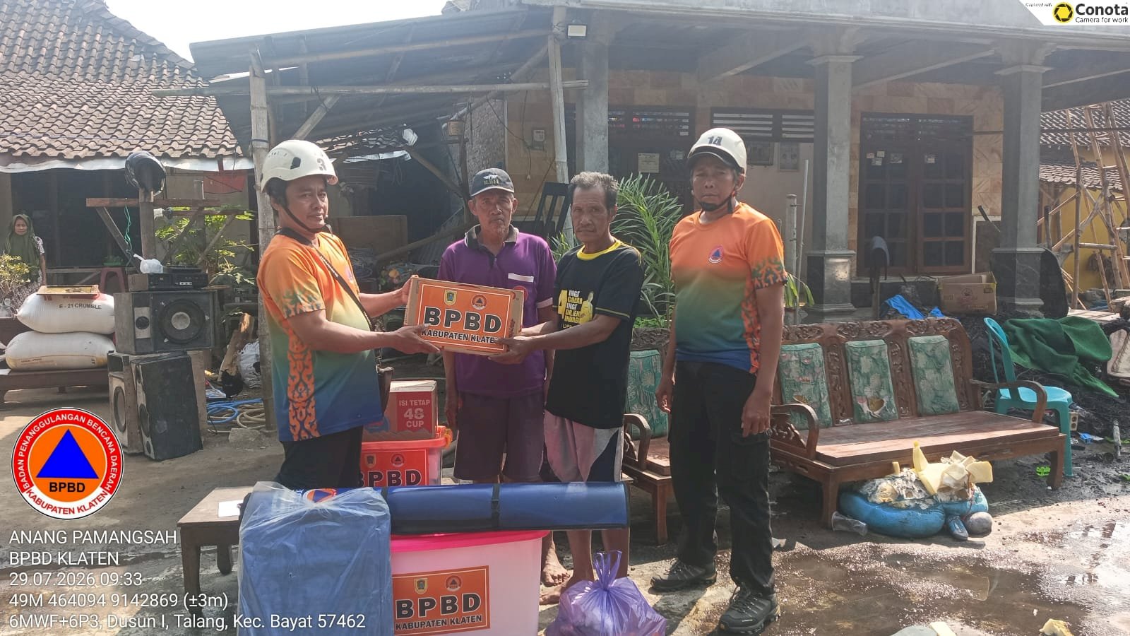 Penyerahan Bantuan Logistik Terdampak Kebakaran Rumah di Desa Talang, kecamatan Bayat