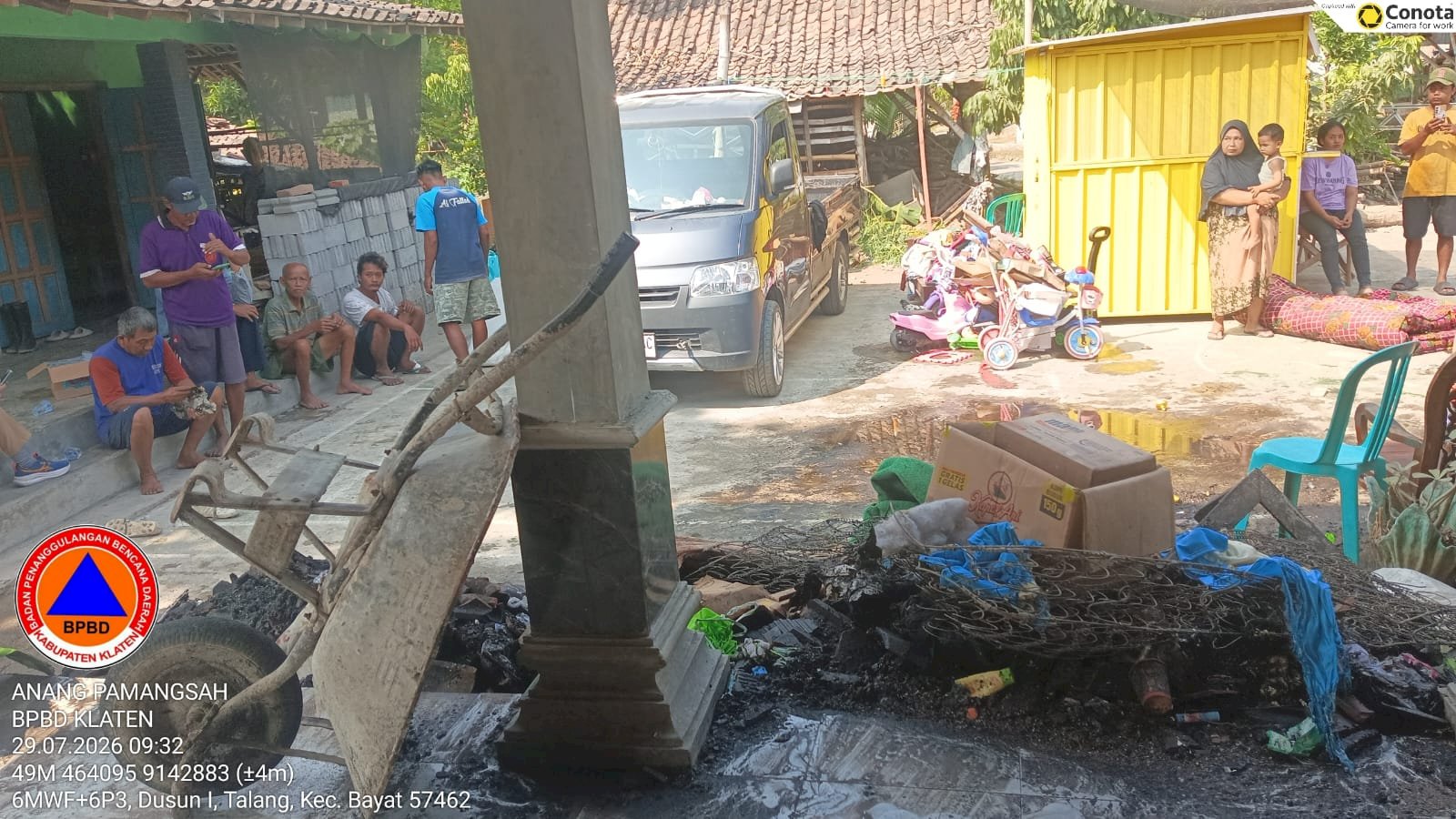 Penyerahan Bantuan Logistik Terdampak Kebakaran Rumah di Desa Talang, kecamatan Bayat