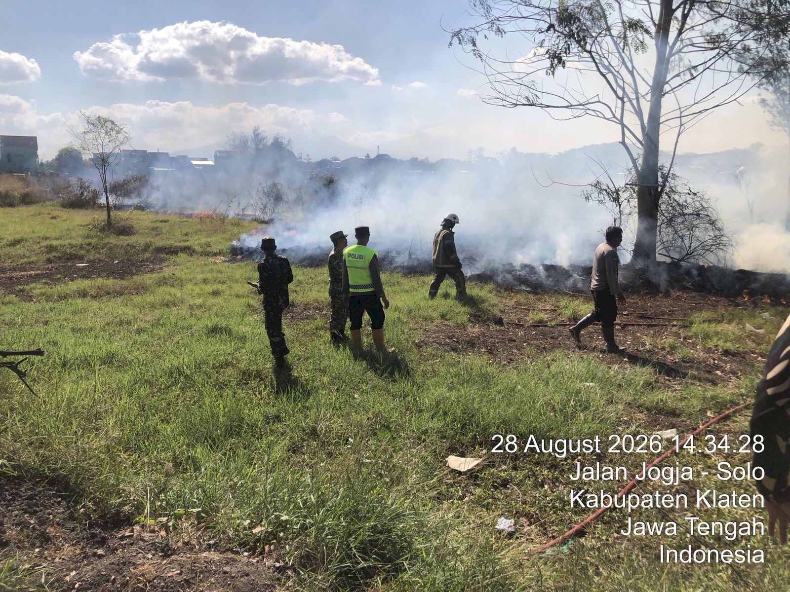 Akibat Pembakaran Sampah Tidak Terkontrol, Kebakaran Lahan seluas 1.200 m² di Desa Meger, Kecamatan Ceper