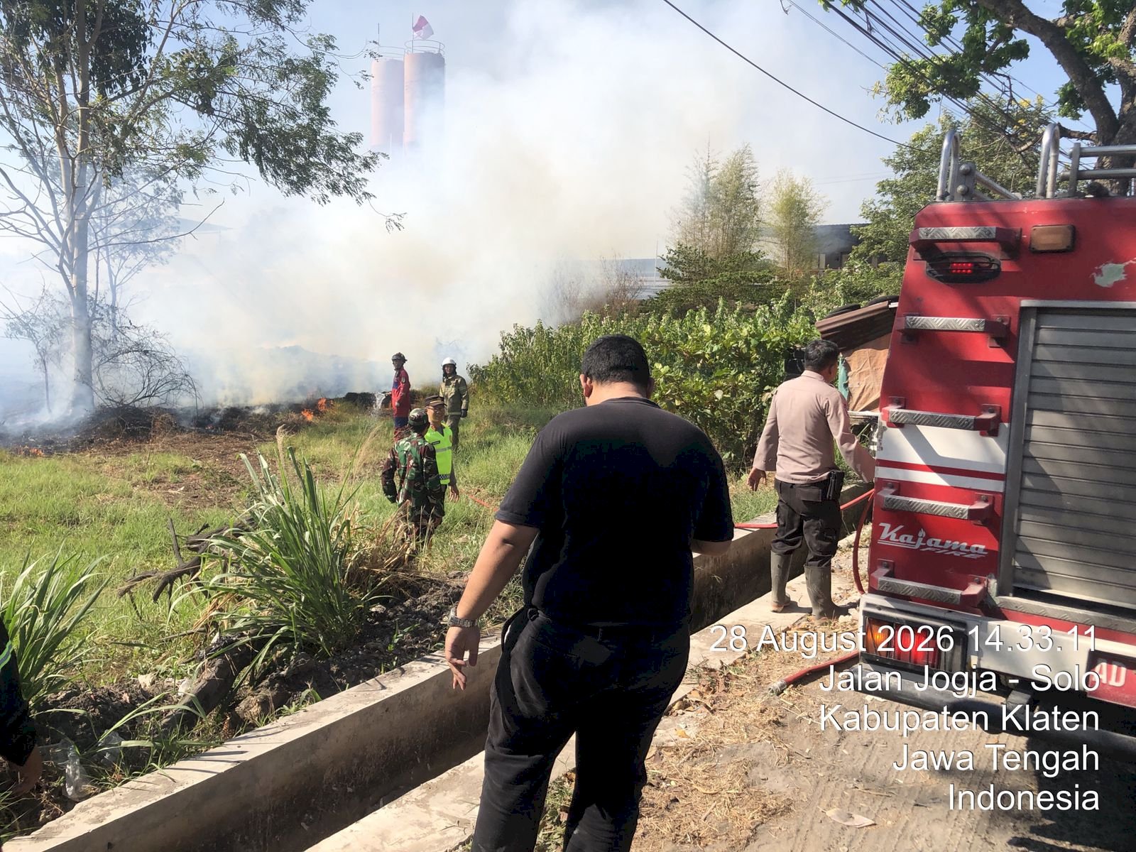 Akibat Pembakaran Sampah Tidak Terkontrol, Kebakaran Lahan seluas 1.200 m² di Desa Meger, Kecamatan Ceper