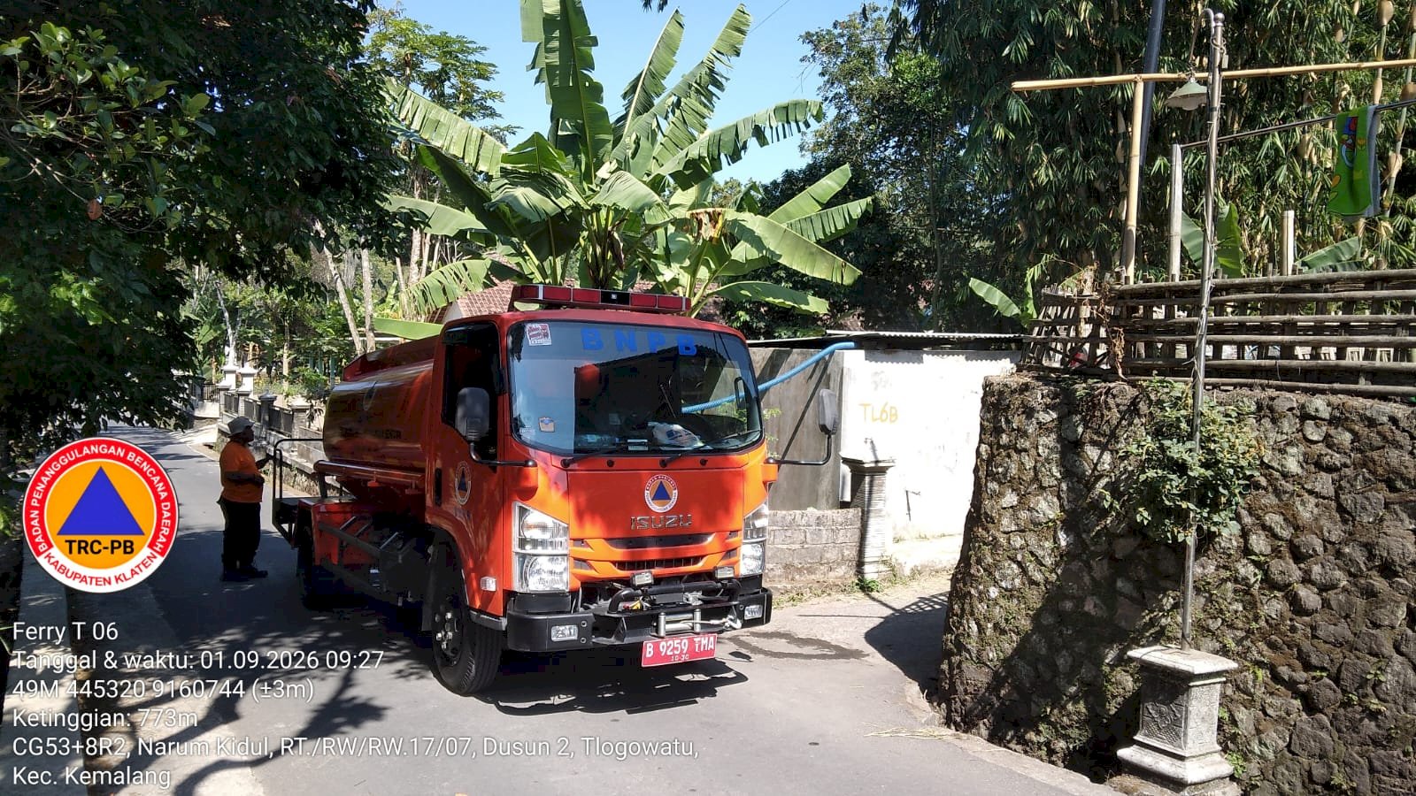 Droping Air Bersih 14 Tangki ke Tiga Kecamatan Lima Desa - Dampak Kekeringan