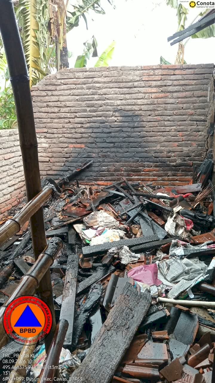 Penyerahan Bantuan Logistik Terdampak Kebakaran Rumah di Desa Baran, Kecamatan Cawas